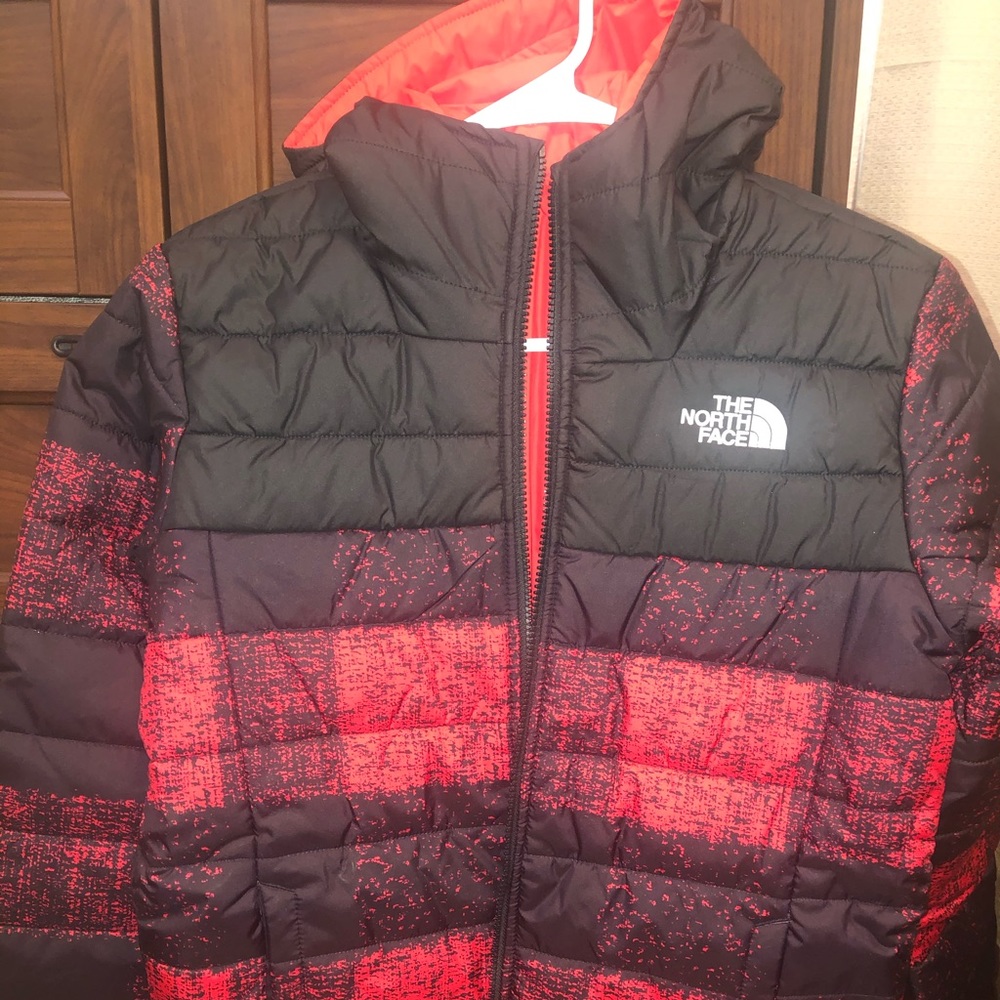 Brand New with tags,the North Face Reversible Boys Jacket Size L(14/16)
